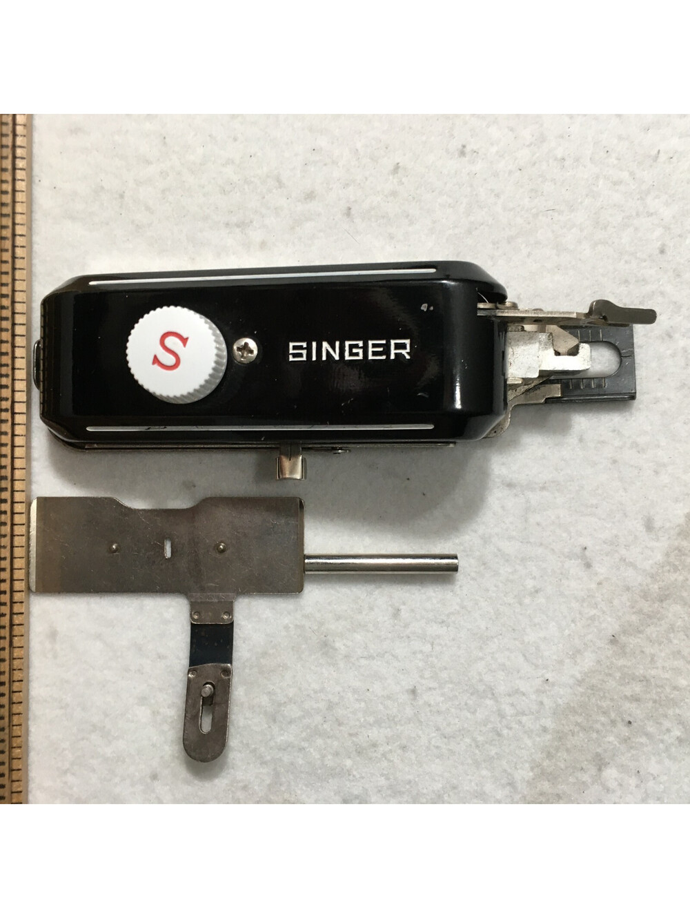 Singer Buttonholer 160506 Vintage w Templates Green Hard Case